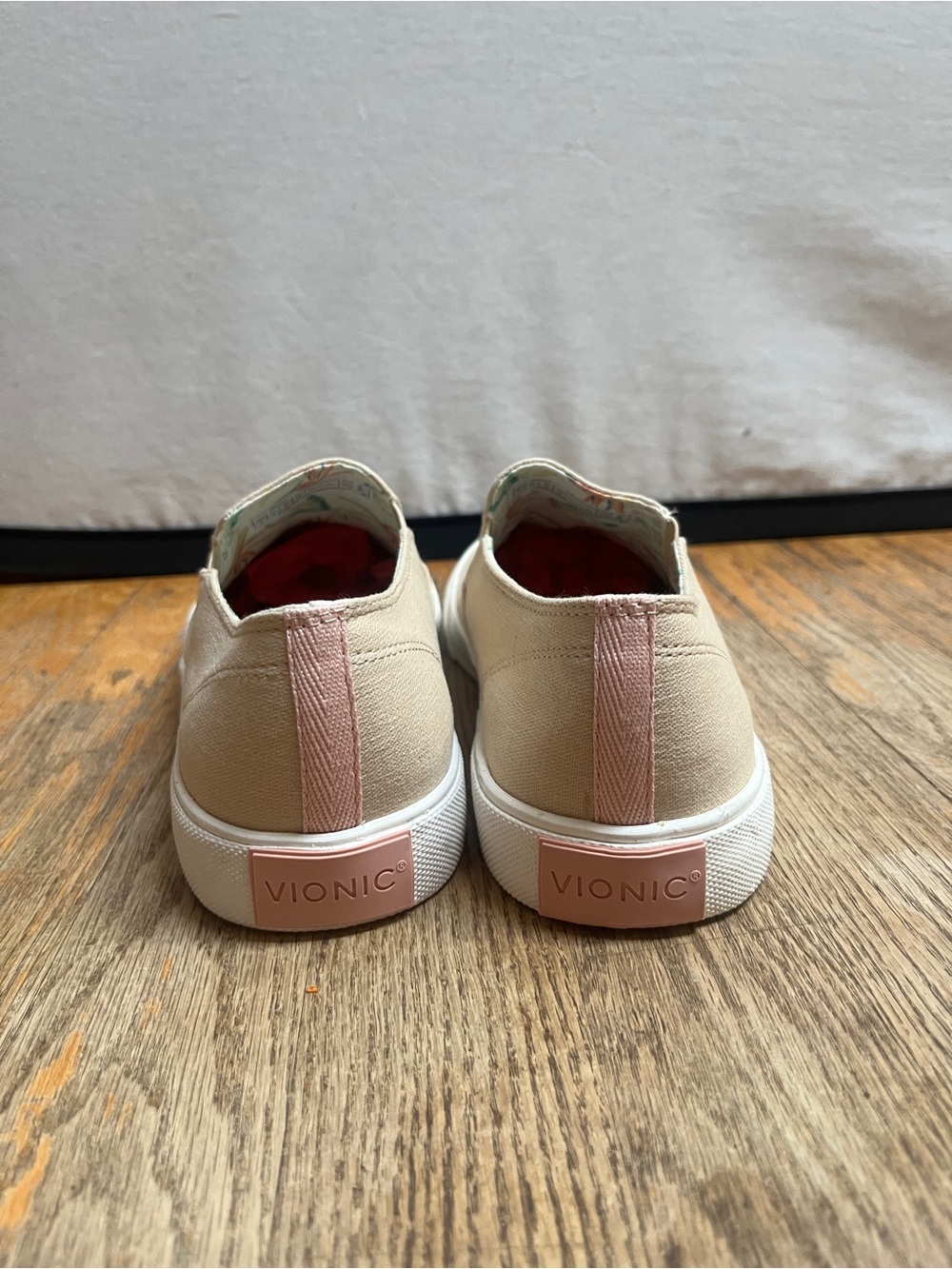 NWT Vionic Groove Slip-On Canvas Sneaker Semolina Beige Size 8 - Picture 4 of 9